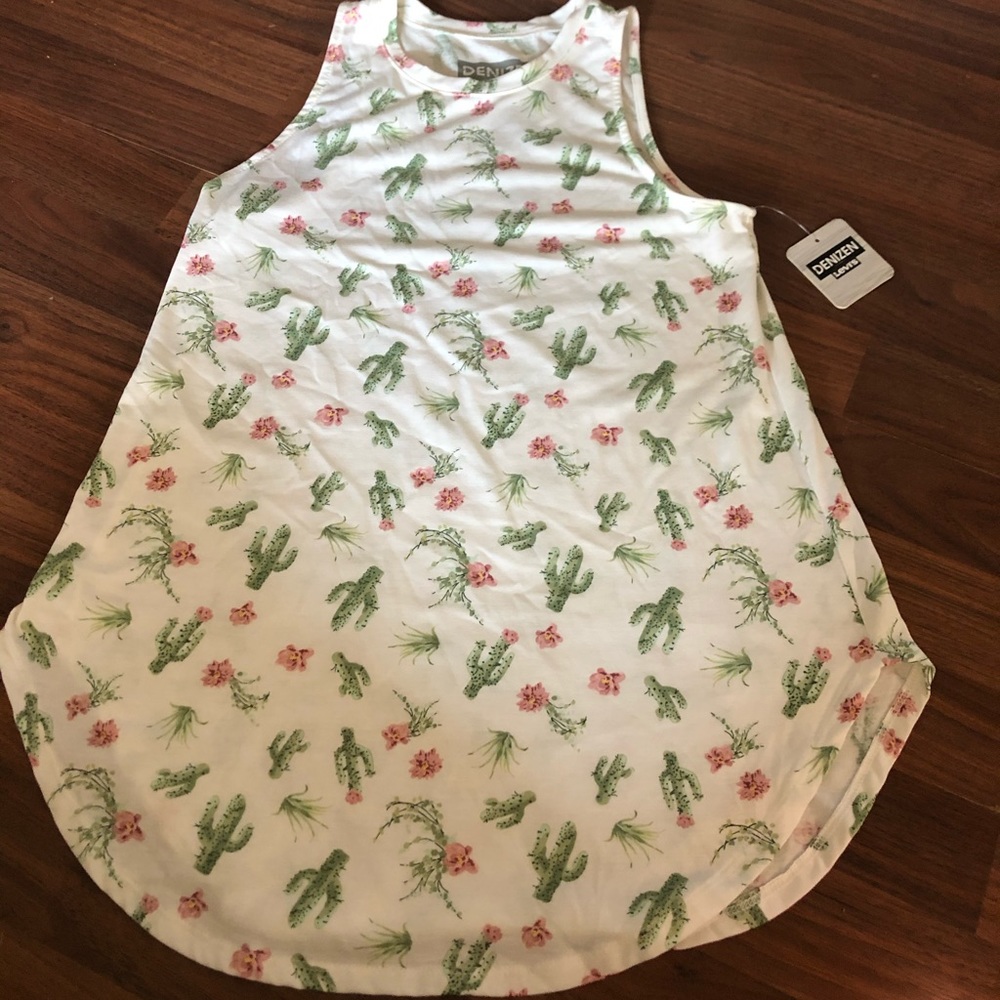 Super cute cactus tank🌵🌸 NWT